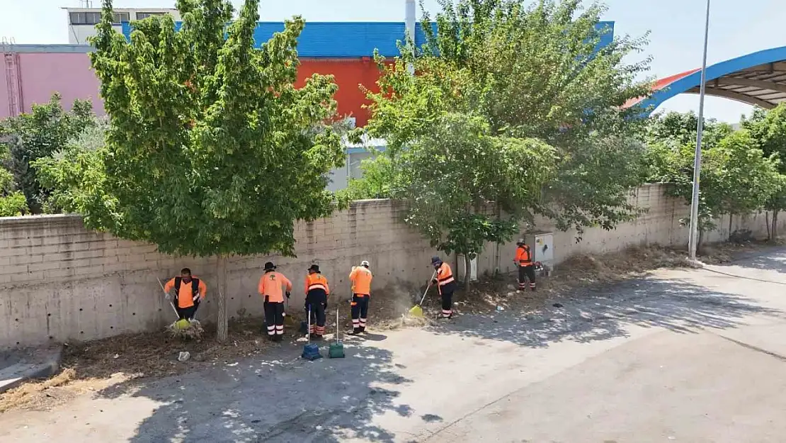 Şehitkamil'den Sanayi Mahallesi'nde detaylı temizlik