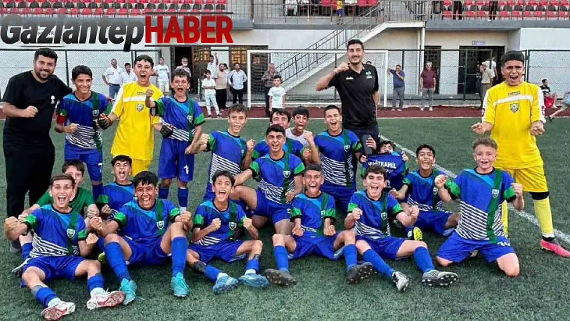 Şehitkamil U13 Futbol Takımı 'namağlup şampiyon'