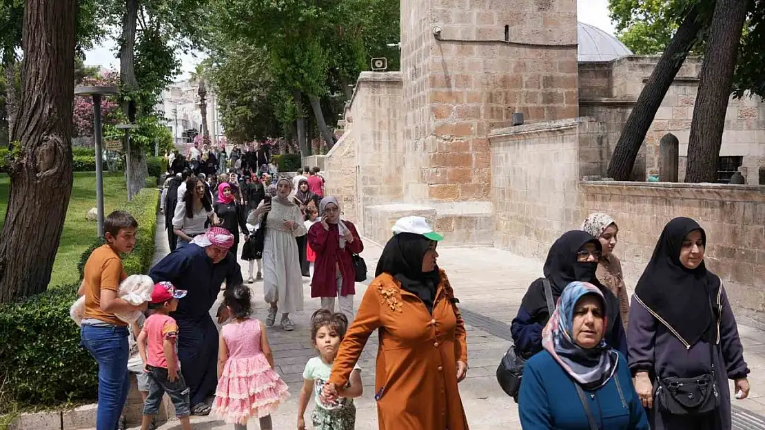 Şehitkamilli kadınlardan Şanlıurfa'ya tarihi gezi