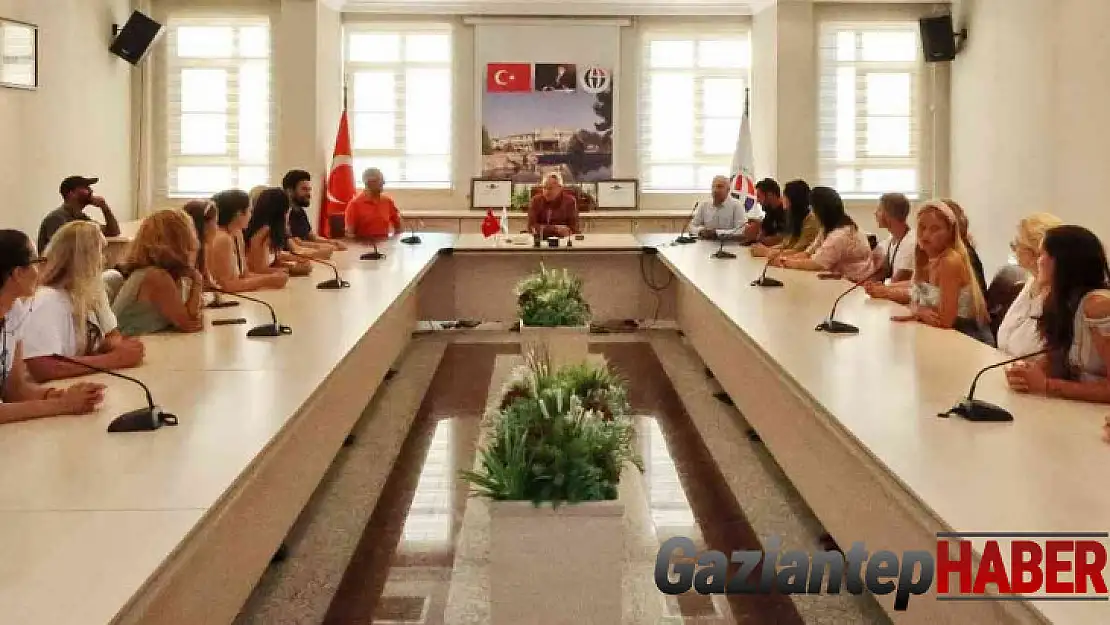 Sırbistanlı öğrencilerden Rektör Özaydın'a ziyaret
