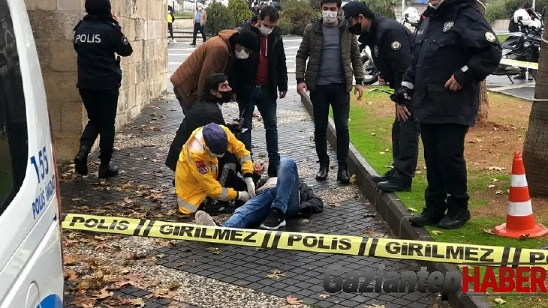 Sokak ortasında kendisini karnından vurdu
