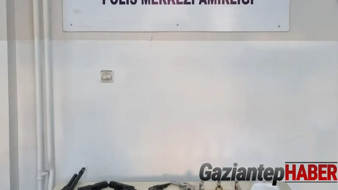 Sosyal medyadan silah ve kesici alet teşhir eden şüpheli yakalandı
