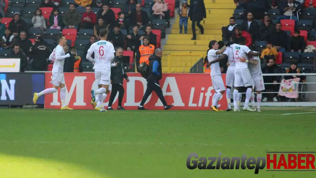 Spor Toto Süper Lig: Gaziantep FK: 0 - DG Sivasspor: 1 (İlk yarı)