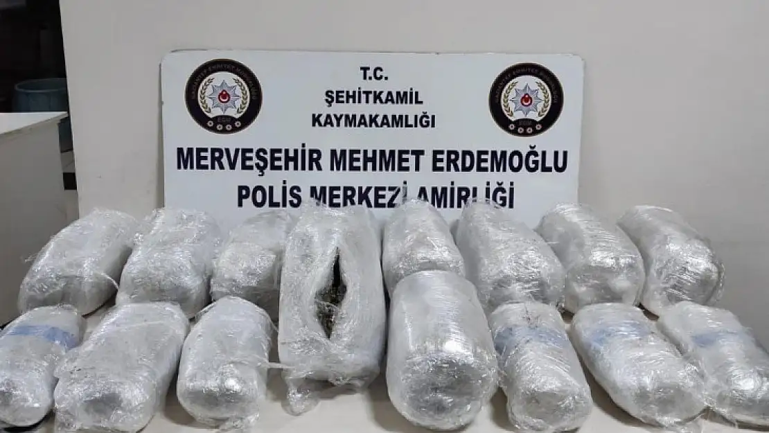 Şüphe üzerine durdurulan araçtan 13 kilo esrar çıktı