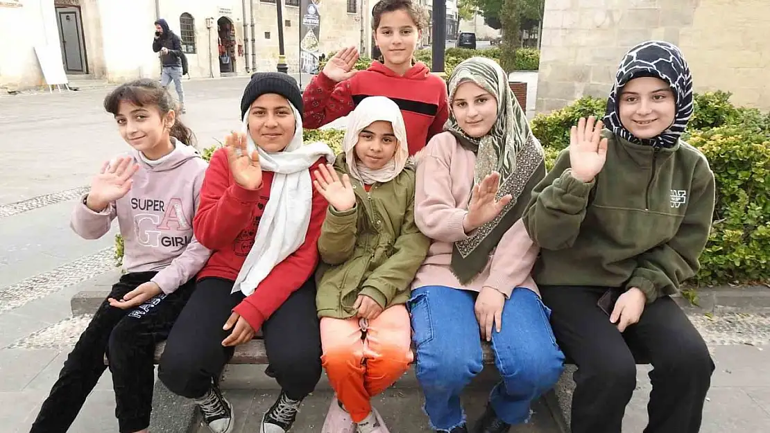 Suriyeli çocuklar hiç görmedikleri ülkelerine gidecek olmanın heyecanını yaşıyor