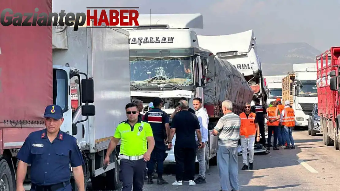 TAG Otoyolu'nda 7 araçlı zincirleme kaza: 1 ölü, 6 yaralı