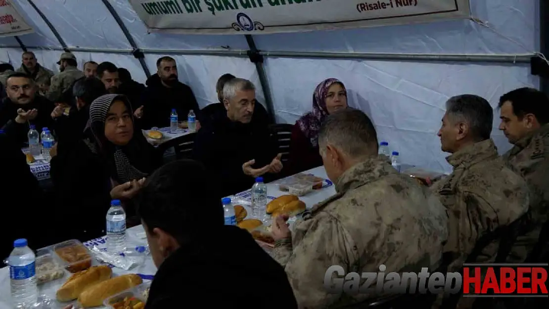 Tahmazoğlu Adıyamanlı depremzedelerle iftar açtı