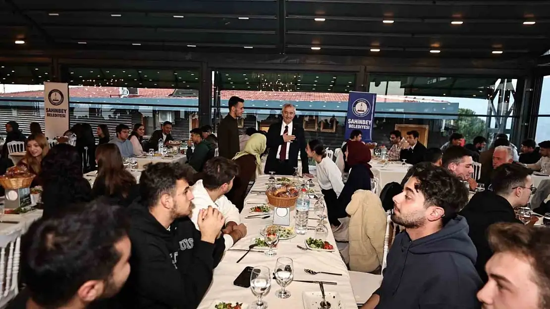 Tahmazoğlu, İzmir'de Gaziantepli öğrencilerle hasret giderdi