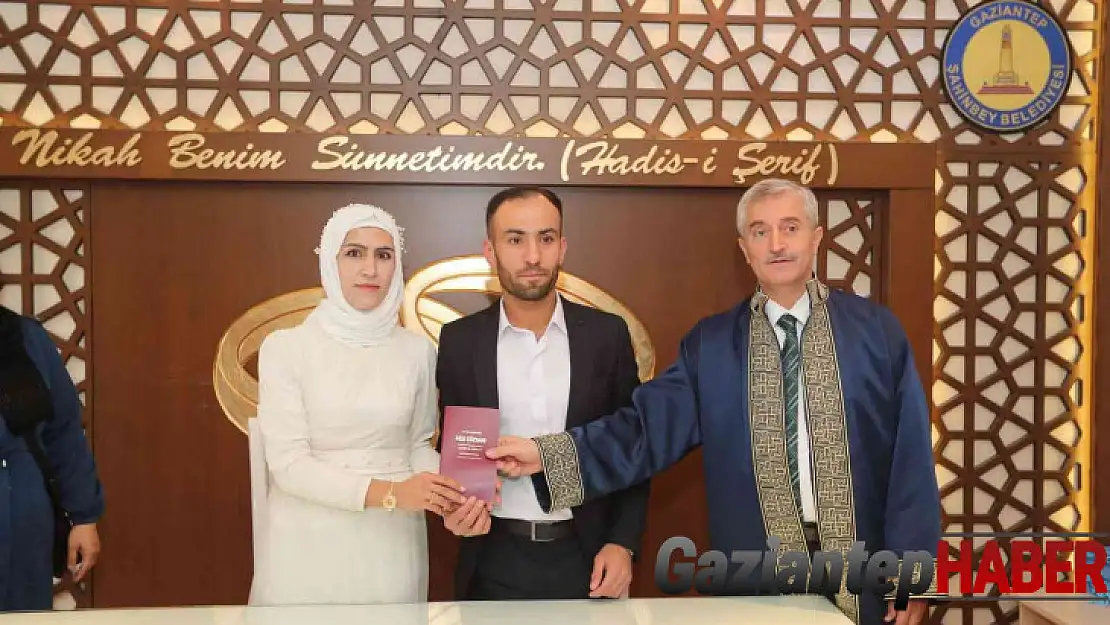 Tahmazoğlu'ndan nikahı kıyılan çifte sürpriz