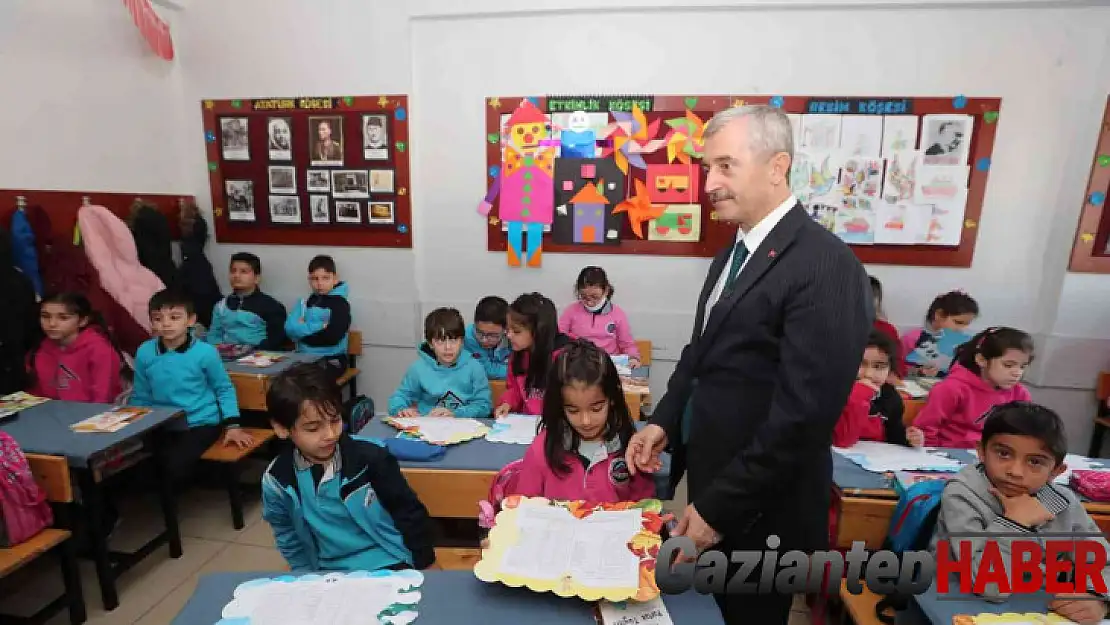 Tahmazoğlu öğrencilerin karne sevincine ortak oldu