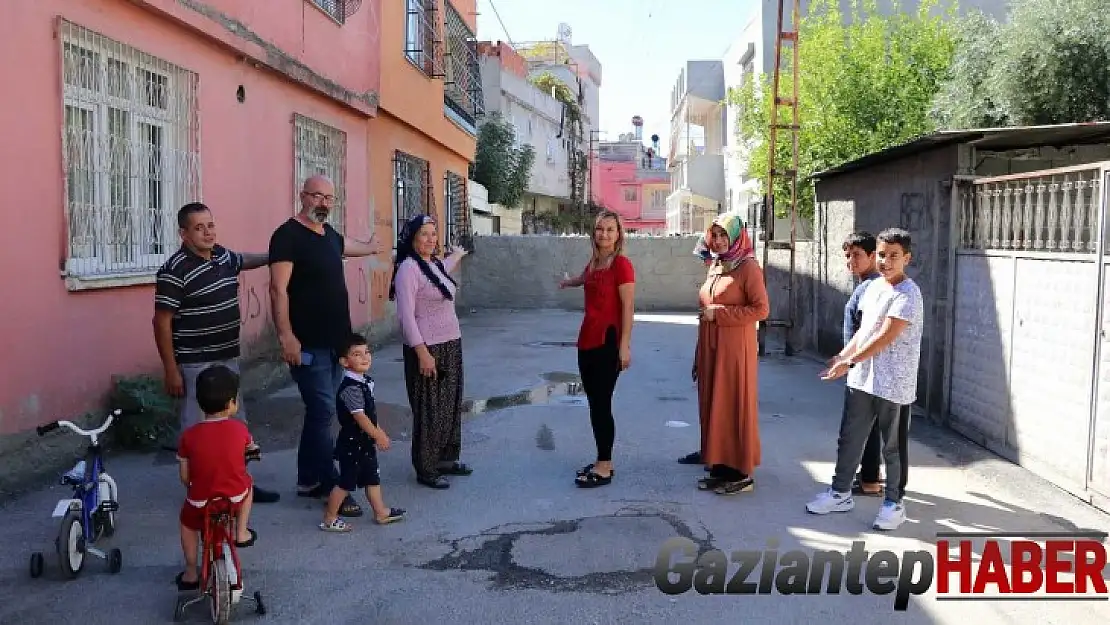 Tapulu arazim diyerek sokağı duvar örerek kapattı