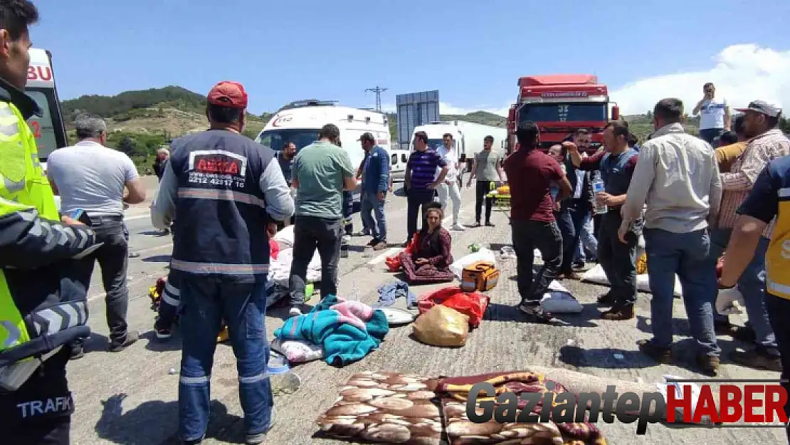 Tarım işçilerini taşıyan kamyonet devrildi: 8'i ağır 15 yaralı