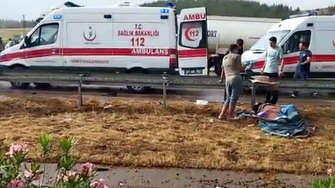 Tarım işçilerini taşıyan minibüs hafriyat kamyonu ile çarpıştı: 1 ölü, çok sayıda yaralı var