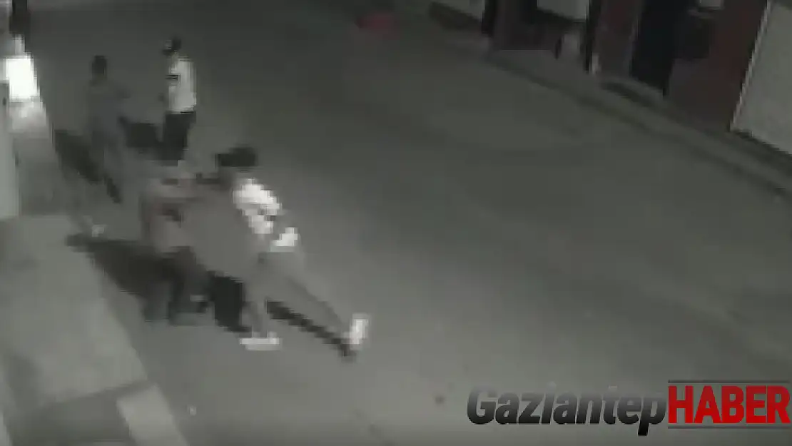Tek yumruk darbesiyle bayılttığı adamı böyle gasp etti