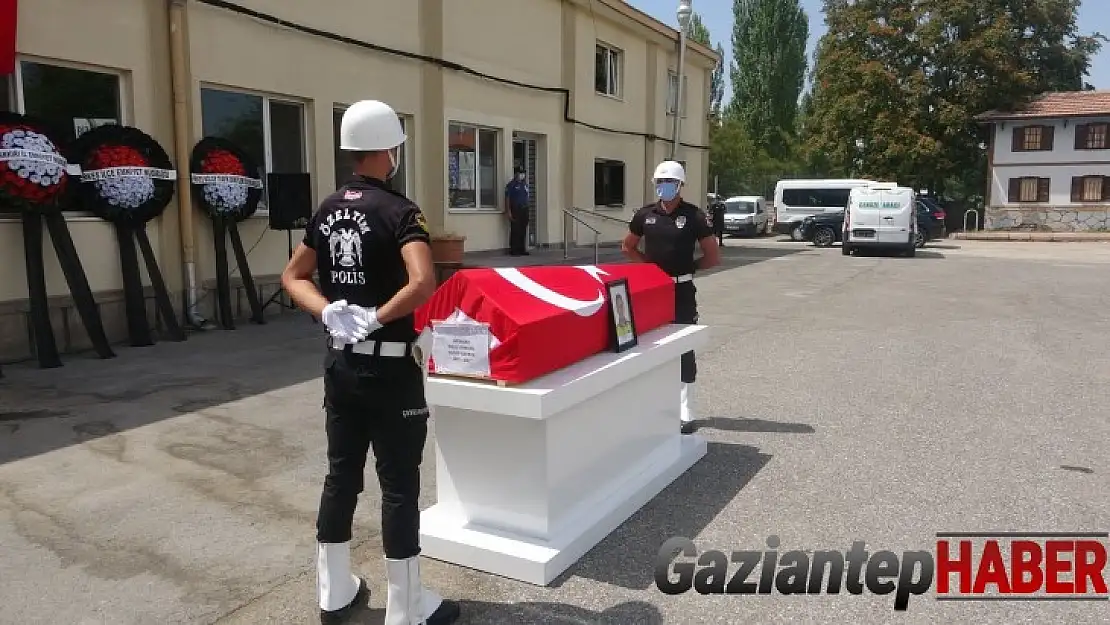 Trafik kazasında hayatını kaybeden polis memuruna gözü yaşlı veda