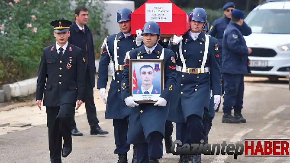 Trafik kazasında hayatını kaybeden askerin naaşı memleketine uğurlandı