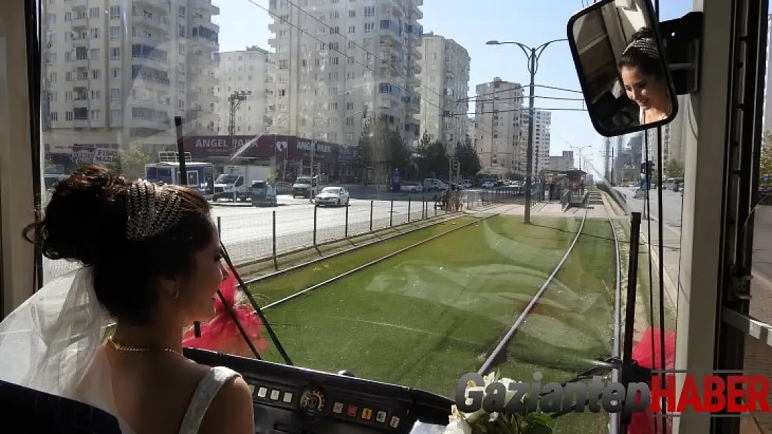 Tramvay, gelin aracı oldu