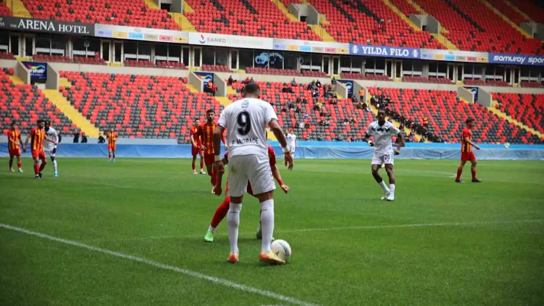 Trendyol 1. Lig: Yeni Malatyaspor: 0 - Sakaryaspor: 1 (İlk yarı)