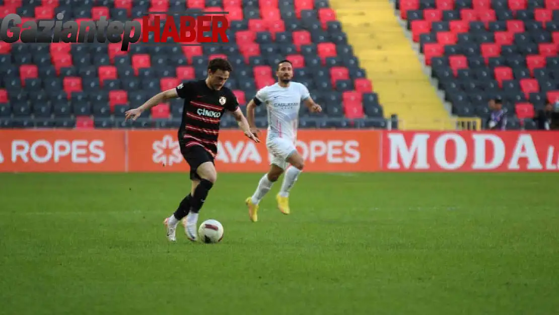 Trendyol Süper Lig: Gaziantep FK: 0 - Antalyaspor: 0 (İlk yarı)