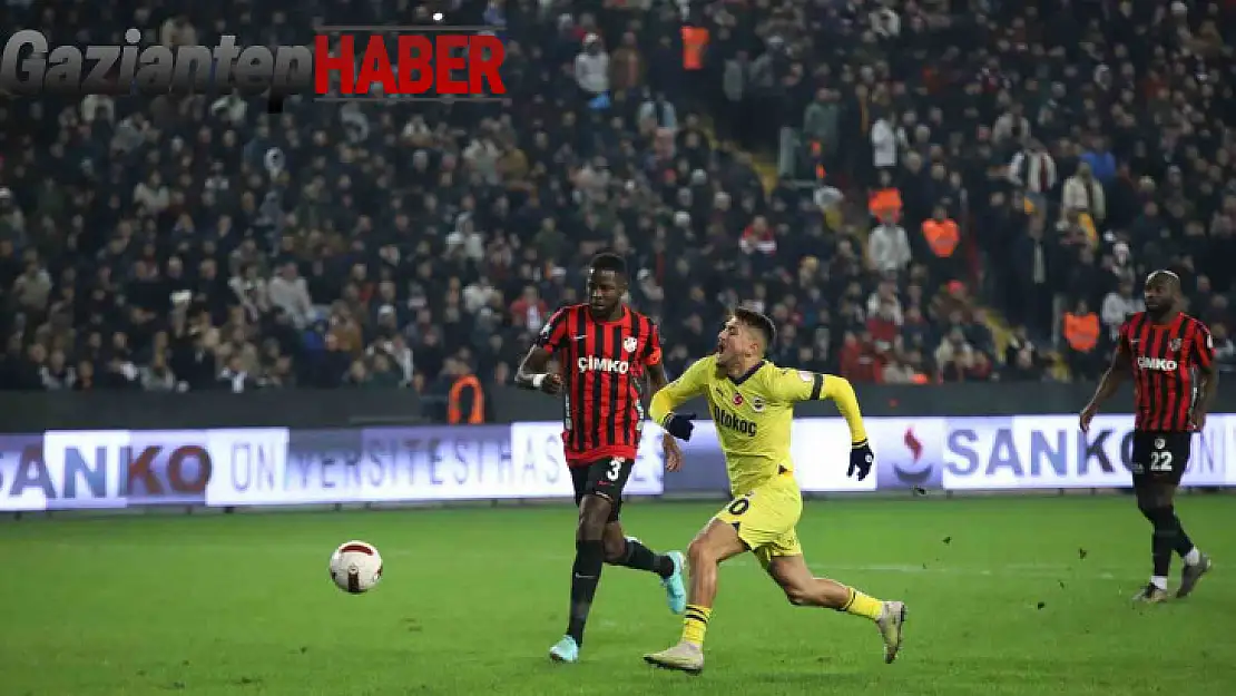 Trendyol Süper Lig: Gaziantep FK: 0 - Fenerbahçe: 0 (İlk yarı)