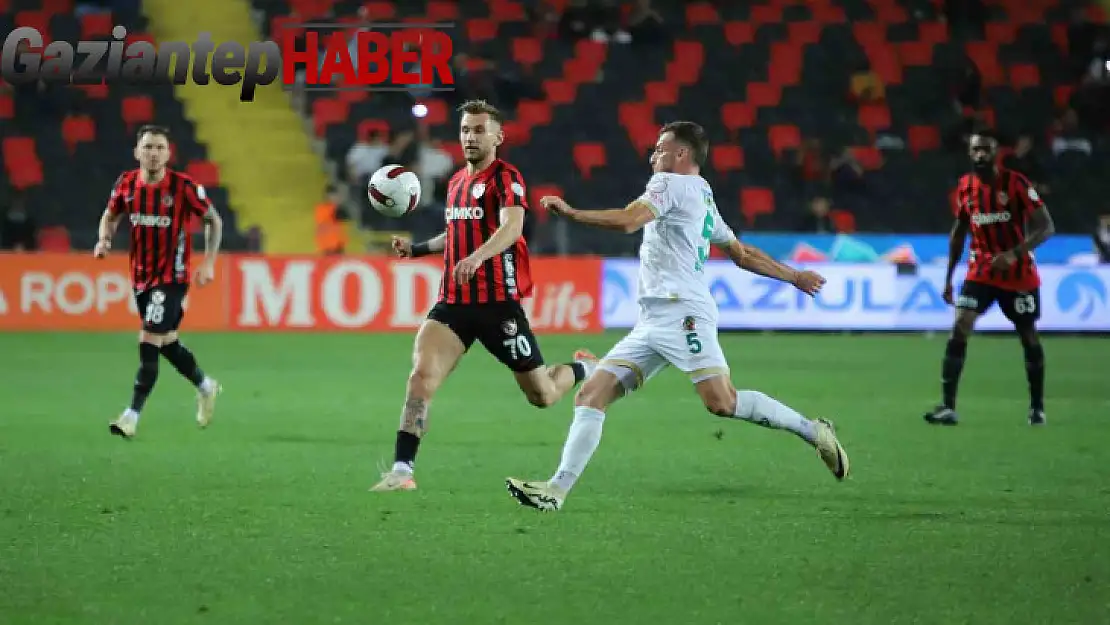 Trendyol Süper Lig: Gaziantep FK: 0 - Alanyaspor: 2 (İlk yarı)