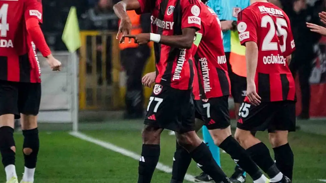 Trendyol Süper Lig: Gaziantep FK: 1 - Çaykur Rizespor: 0 (İlk yarı)