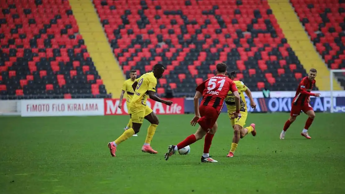 Trendyol Süper Lig: Gaziantep FK: 0 - Eyüpspor: 0 (İlk yarı)