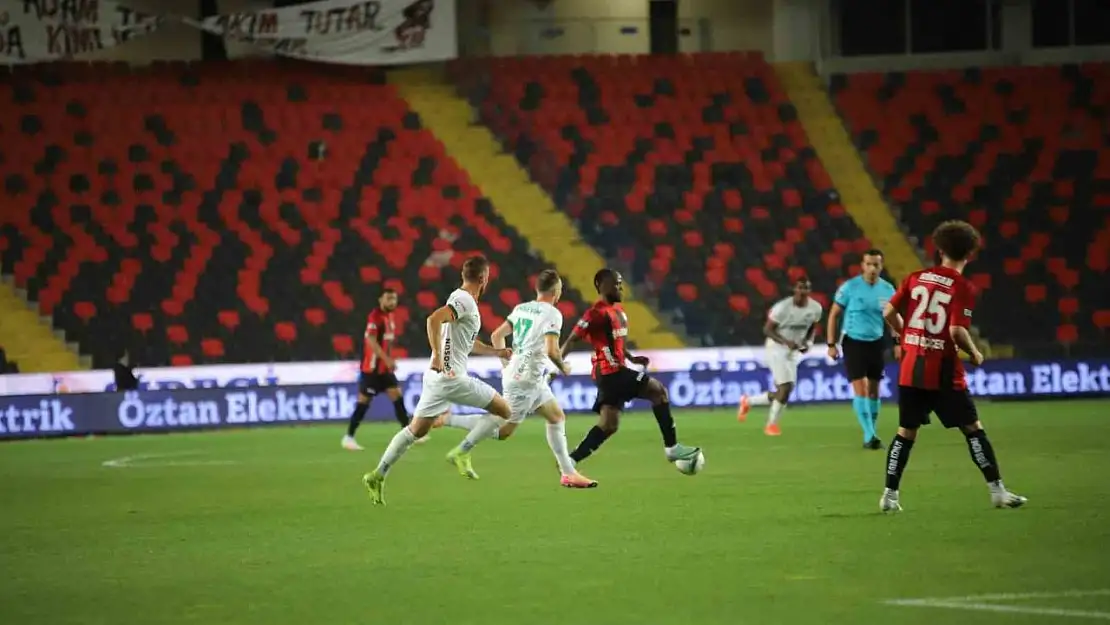 Trendyol Süper Lig: Gaziantep FK: 0 - Alanyaspor: 0 (İlk yarı)