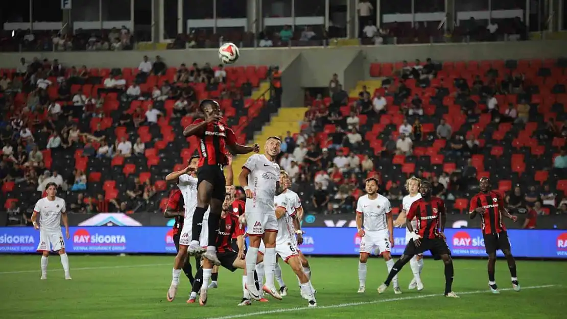 Trendyol Süper Lig: Gaziantep FK: 1 - Gençlerbirliği: 1 (İlk yarı)