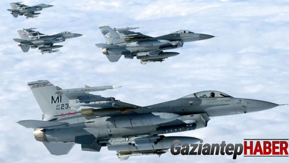 Türk F-16'larını Yunan uçakları yine taciz etti