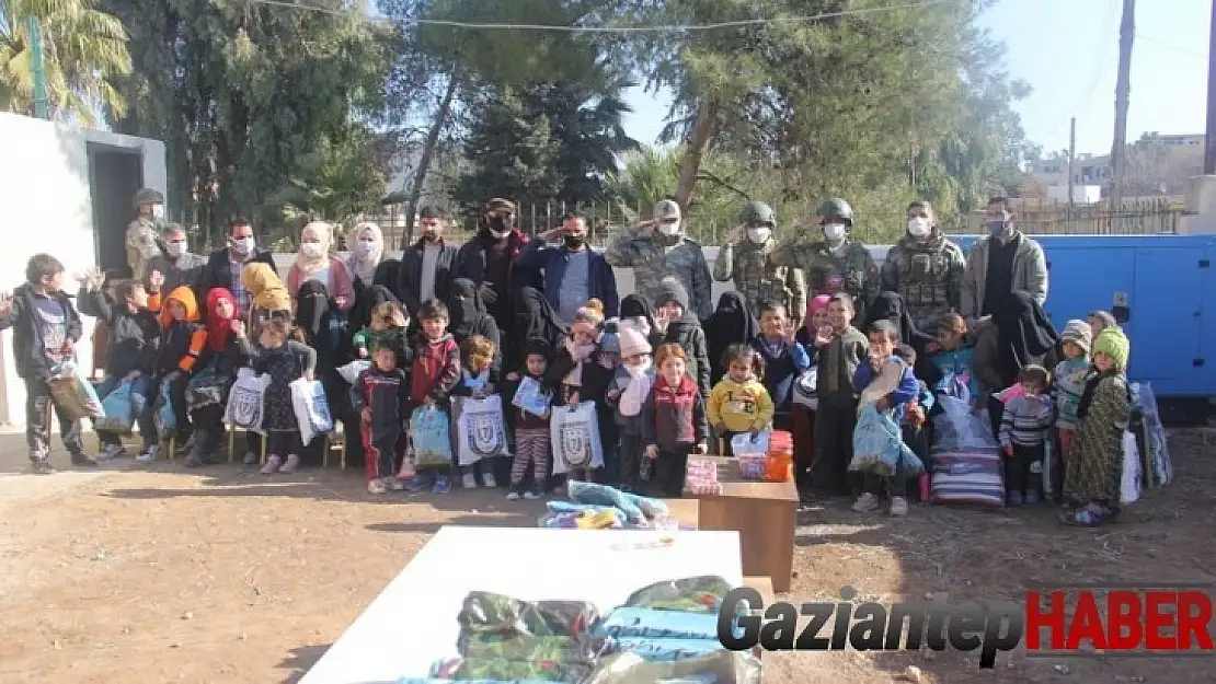 Türk Silahlı Kuvvetleri'nden Barış Pınarı bölgesinde bulunan halka insani yardım