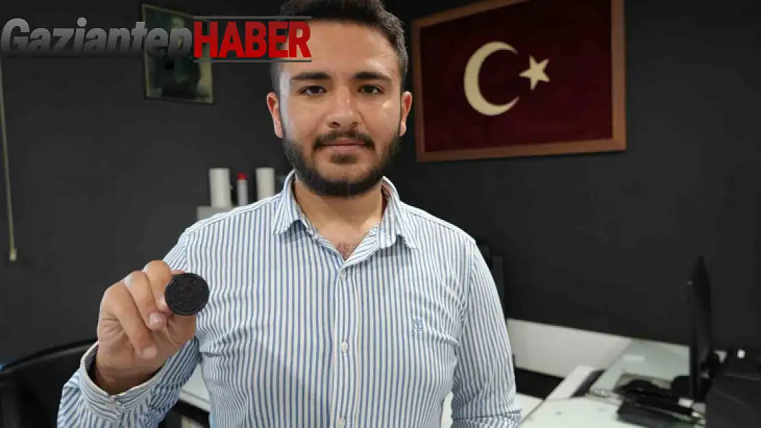 Türkiye'nin en genç muhtarı mührü babasından alarak göreve başladı