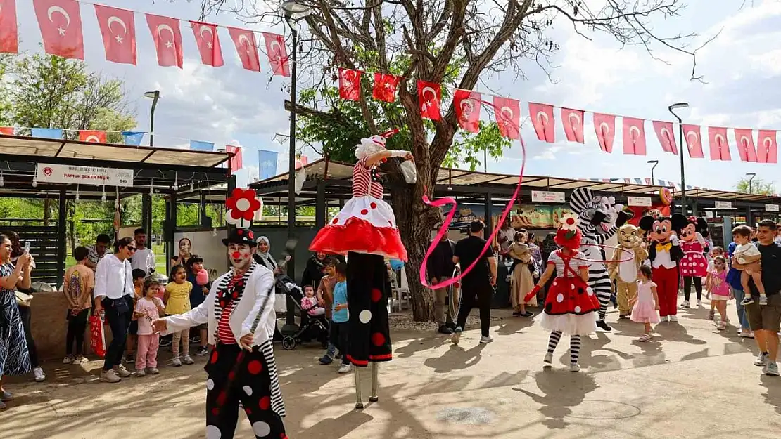 Türkiye'nin ilk Anne-Bebek Festivali renkli görüntülerle son buldu