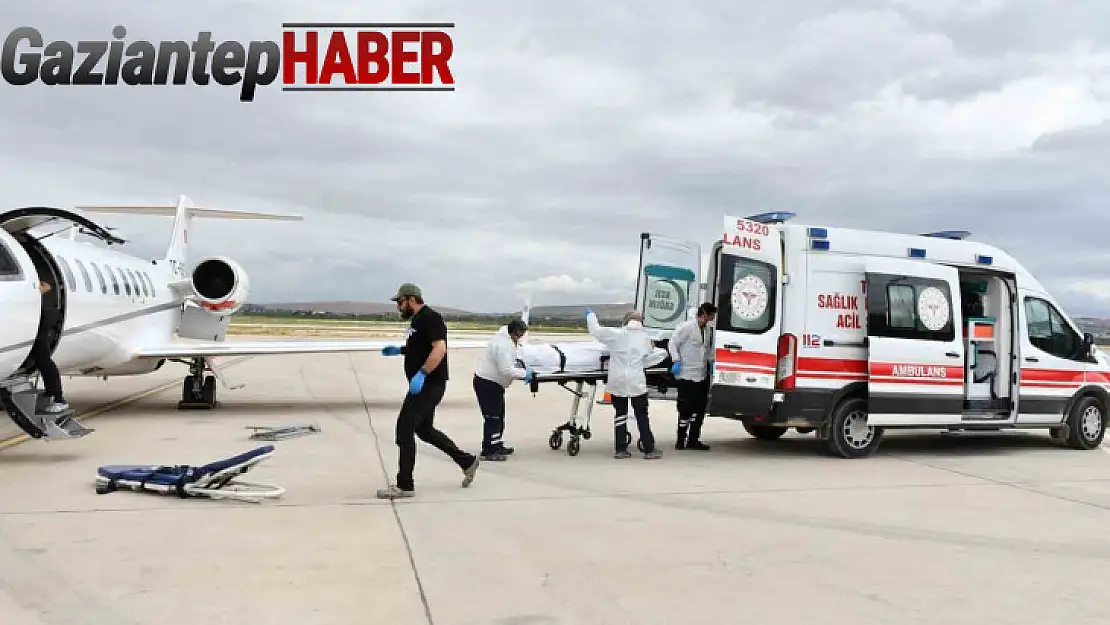 Umre'de rahatsızlanan vatandaş ambulans uçakla yurda getirildi