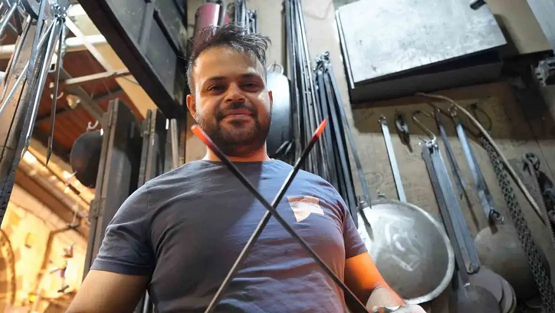 Üniversite okumasına rağmen dedesinin mesleğinden vazgeçmedi