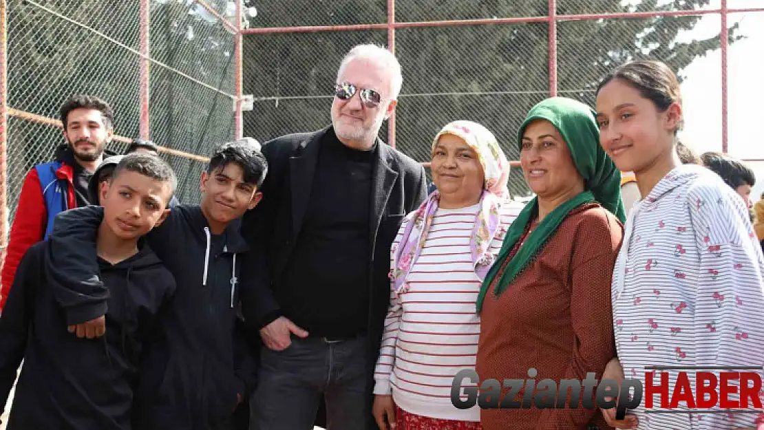 Ünlü isimler deprem bölgesinde