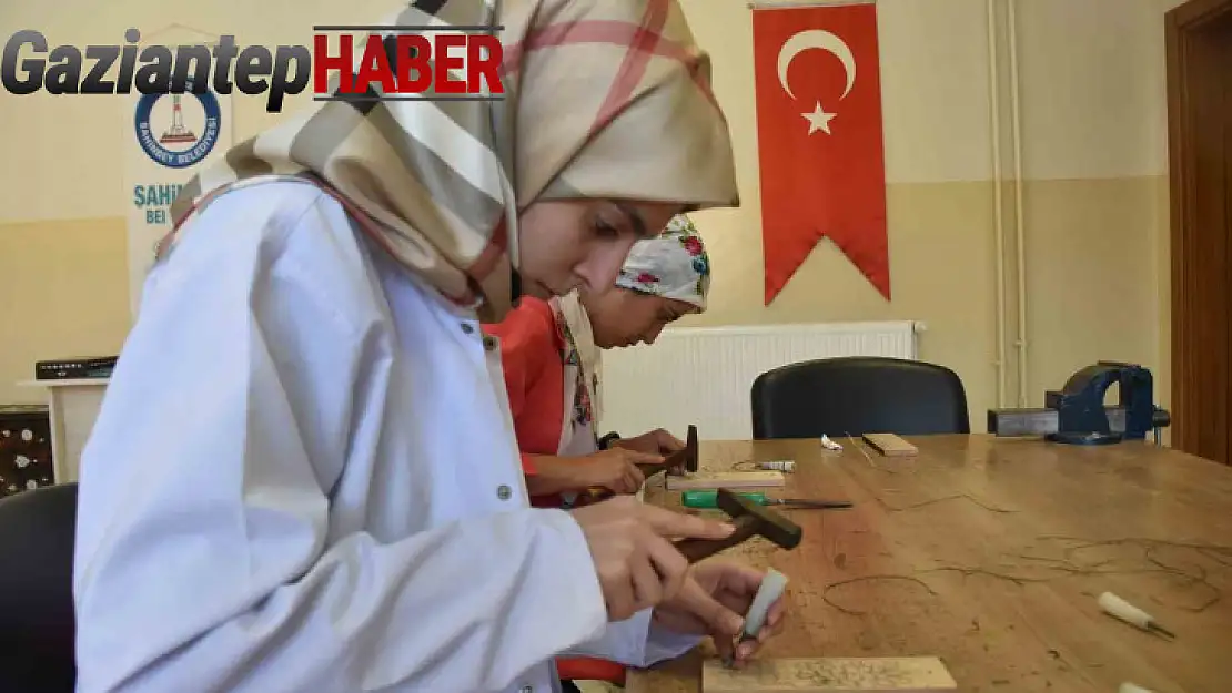 Unutulmaya yüz tutmuş mesleği kadınlar yaşatıyor