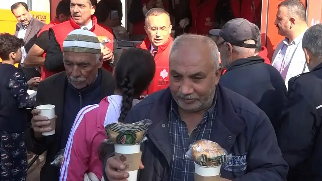 Vakıflardan tarihi Alaüddevle Cami cemaatine çorba ikramı