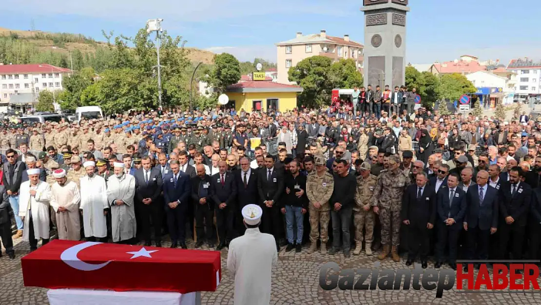 Şehit gözyaşları arasında son yolculuğuna uğurlandı