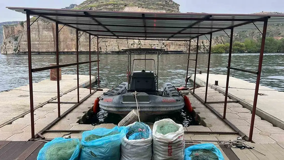 Yasak olmasına rağmen ağ atarak balık avlayan 2 şahıs yakalandı