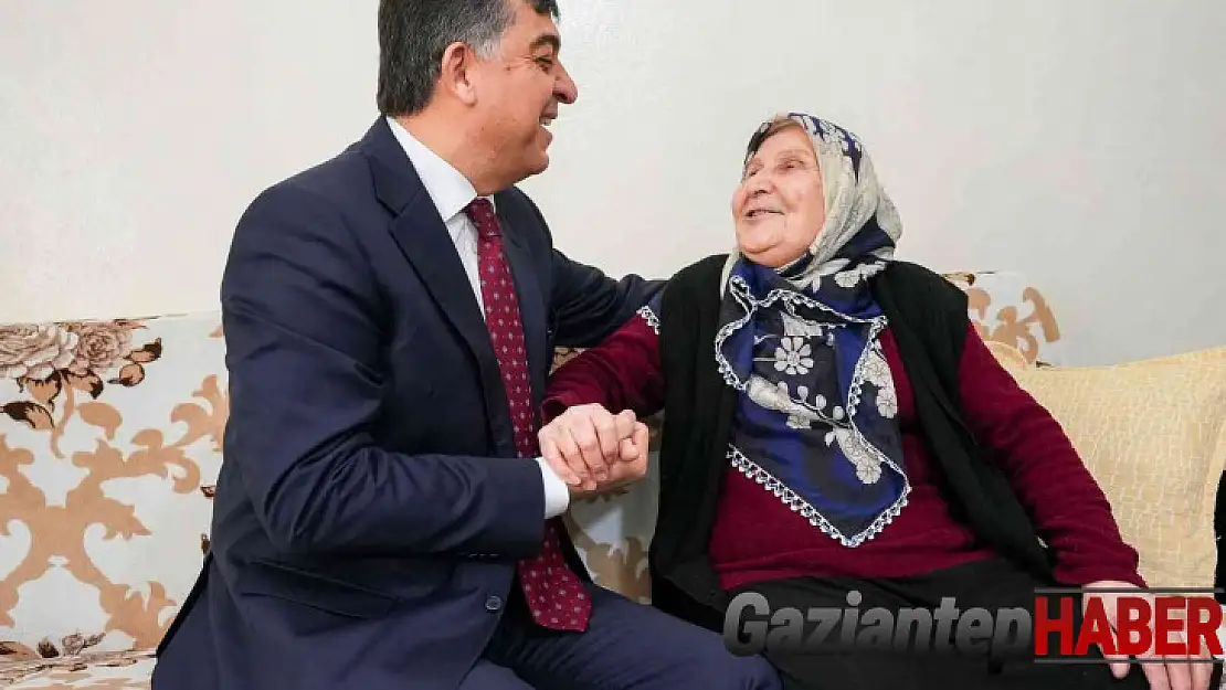 Yaşlıların yüzü vefa ziyaretleri ile gülüyor