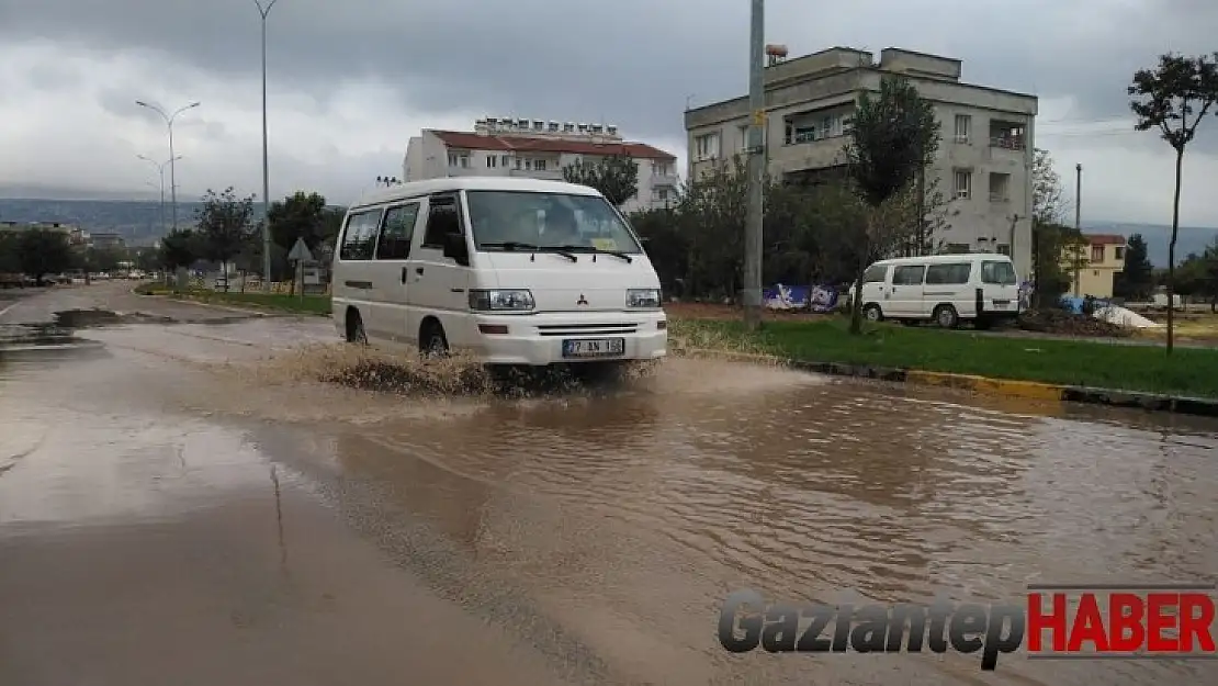 Yavuzeli'nde sağanak yağmur etkili oldu