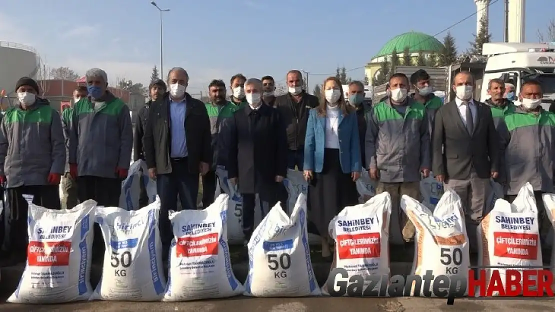 Gaziantep'te yem dağıtımında yağmur için dua edildi