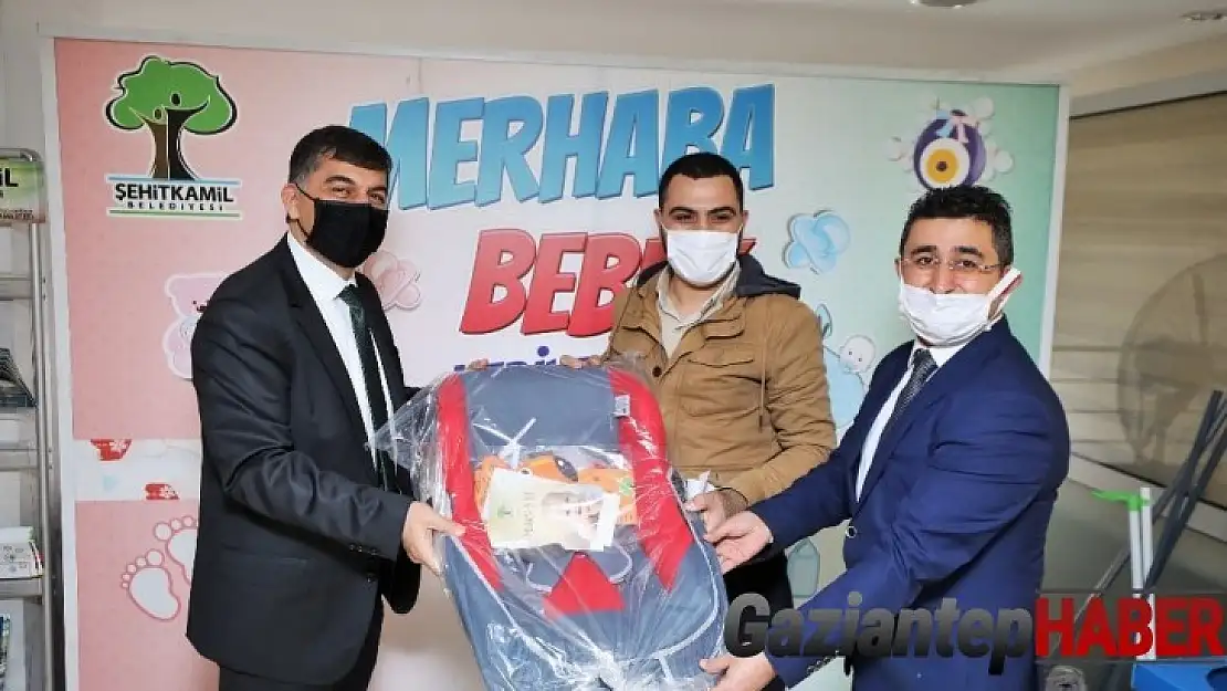 Yeni doğan bebeklere ilk hediye Şehitkamil'den