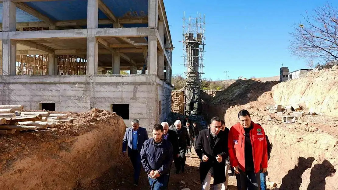 Yılmaz, cami inşaatlarında incelemelerde bulundu