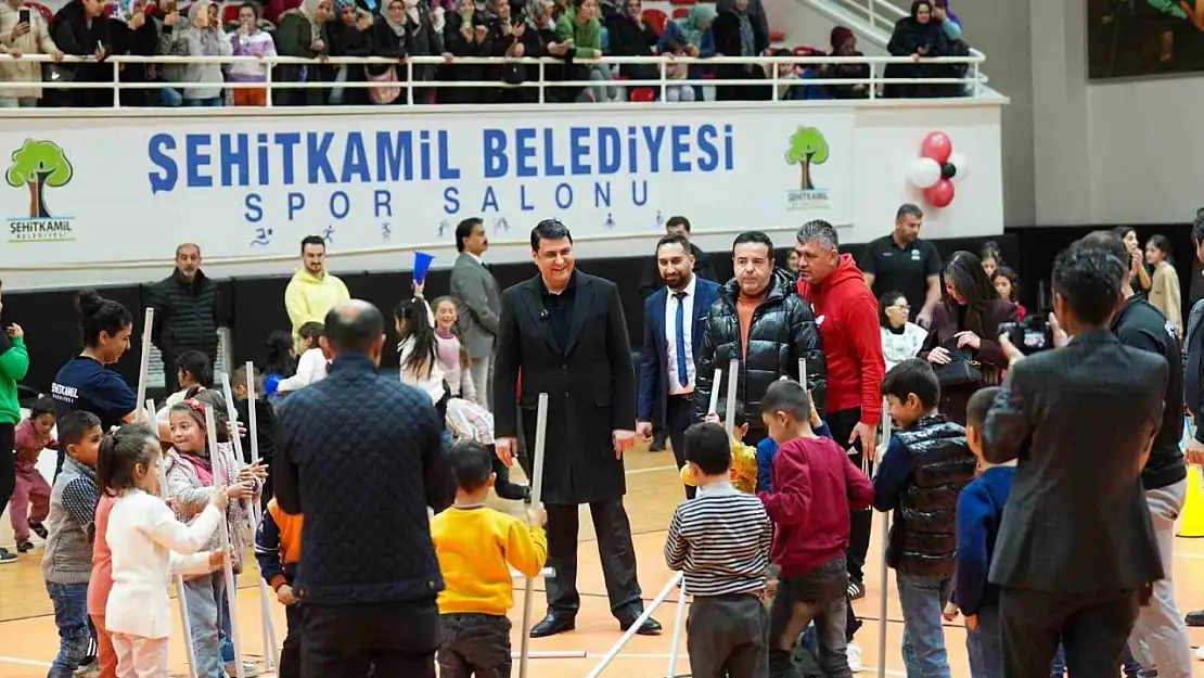 Yılmaz'dan çocuklara karne hediyesi