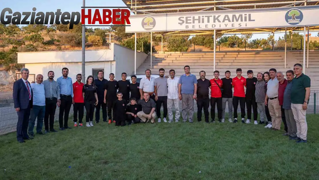 Yılmaz, dereceye giren güreşçileri ödüllendirdi