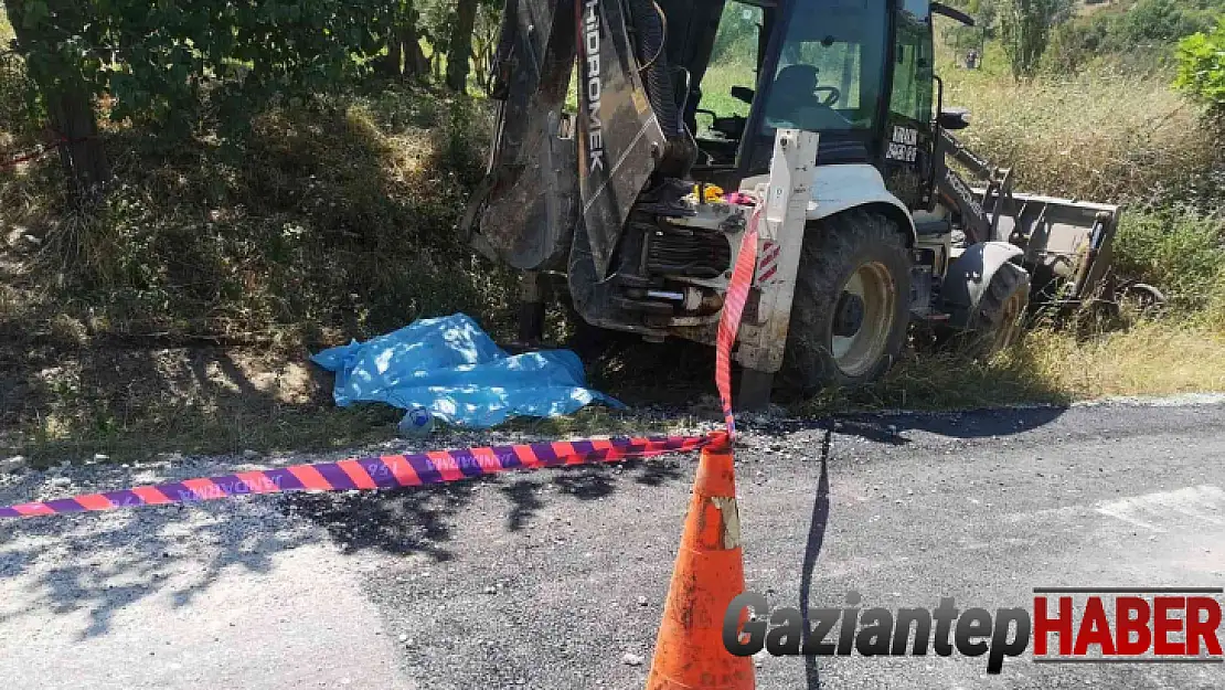 Yol çalışmasını izleyen şahıs iş makinesinin altında kalarak hayatını kaybetti