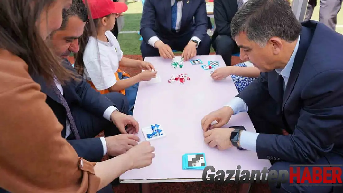 Yüzlerce çocuk şenlikte buluştu