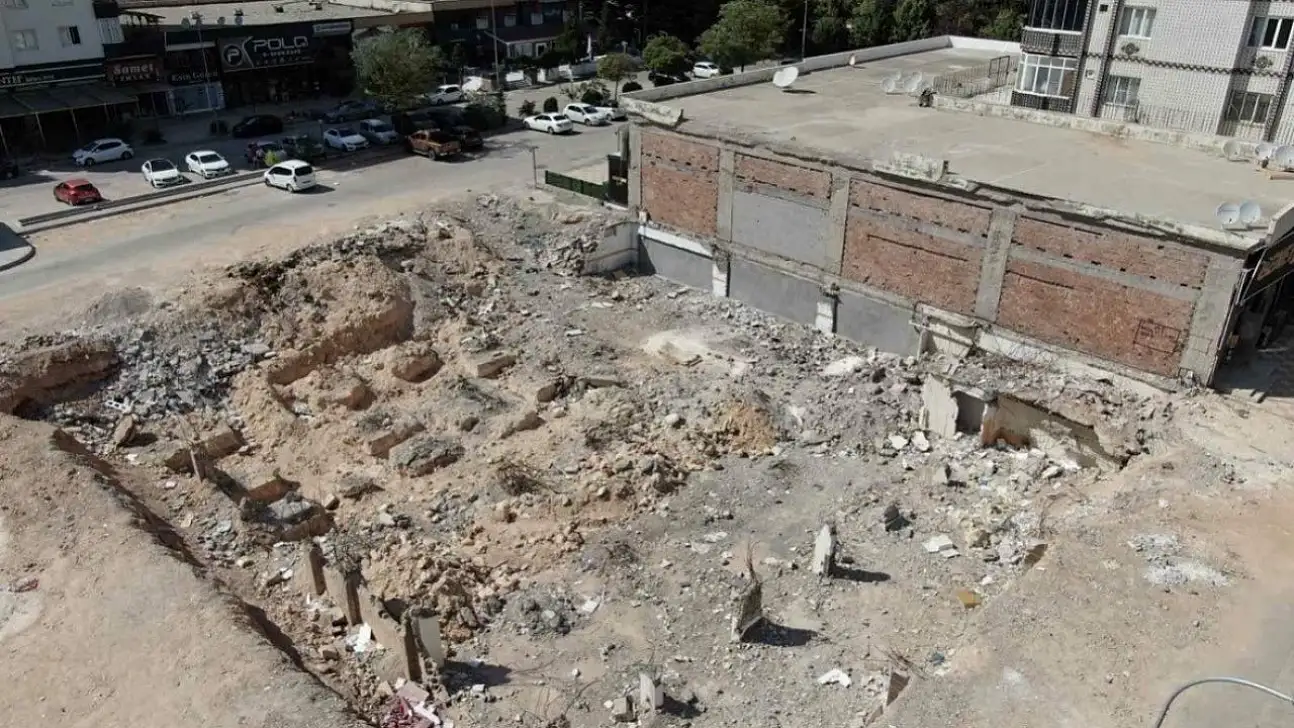 49 kişiye mezar olan Emre Apartmanı davasında 4 sanık tahliye edildi